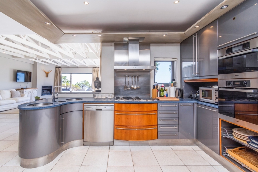 To Let 4 Bedroom Property for Rent in Bakoven Western Cape